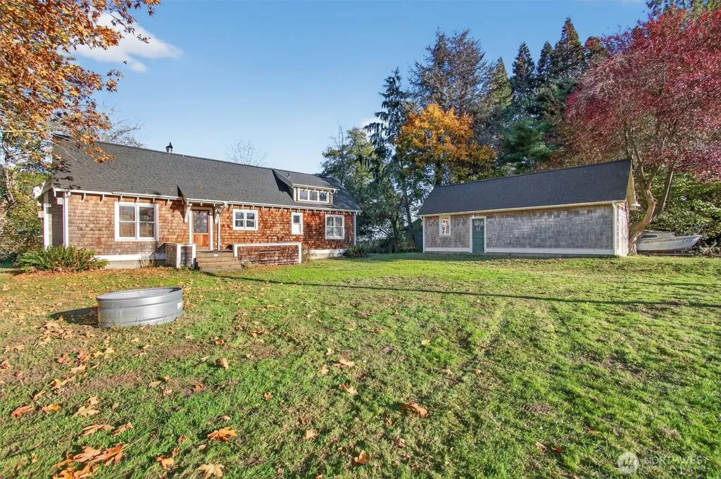 357 E Birnie Slough Road Cathlamet WA 98612