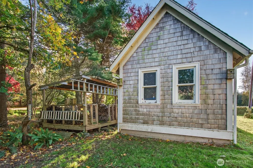 357 E Birnie Slough Road Cathlamet WA 98612