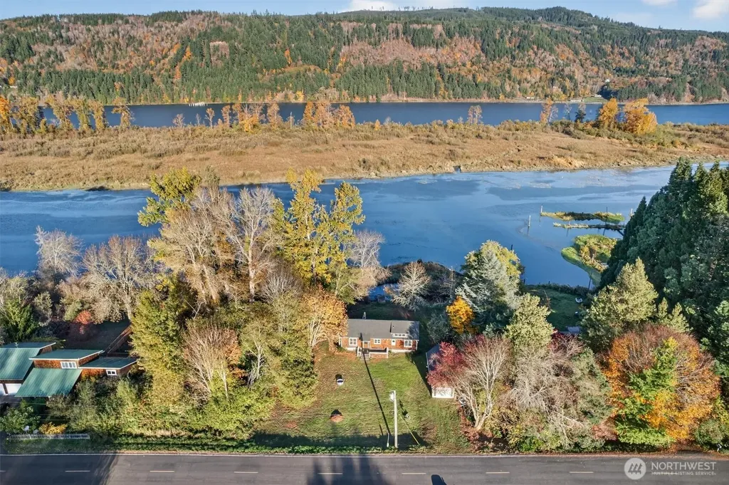 357 E Birnie Slough Road Cathlamet WA 98612
