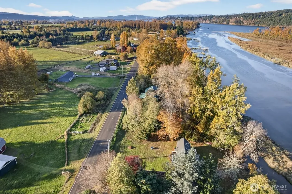 357 E Birnie Slough Road Cathlamet WA 98612