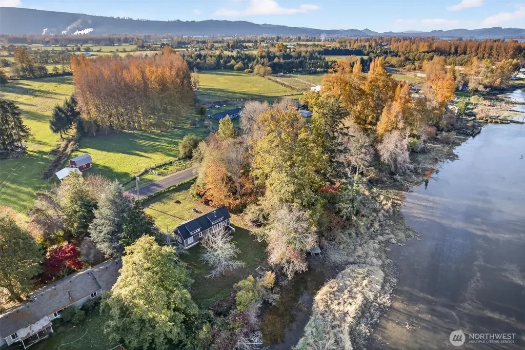 357 E Birnie Slough Road Cathlamet WA 98612