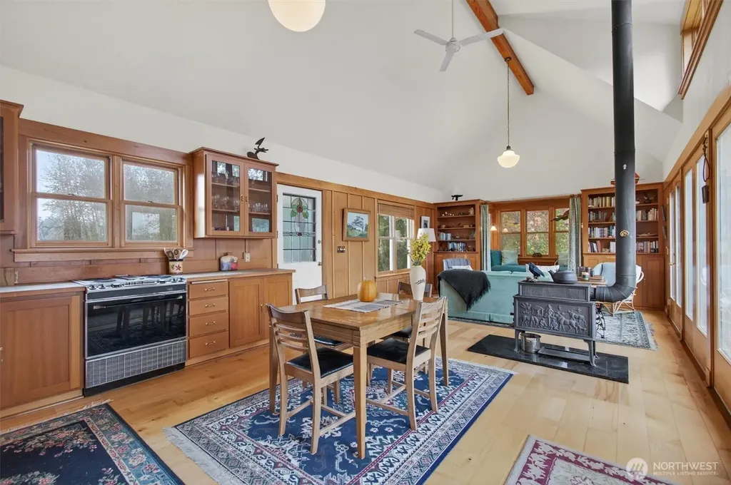 357 E Birnie Slough Road Cathlamet WA 98612