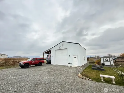 82 Nichols Road Omak WA 98841