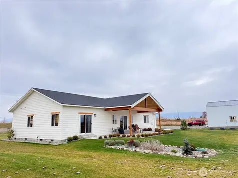82 Nichols Road Omak WA 98841
