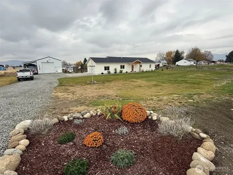 82 Nichols Road Omak WA 98841