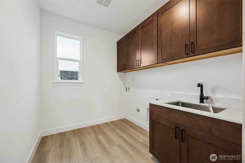 2207 Oak Court Milton WA 98354
