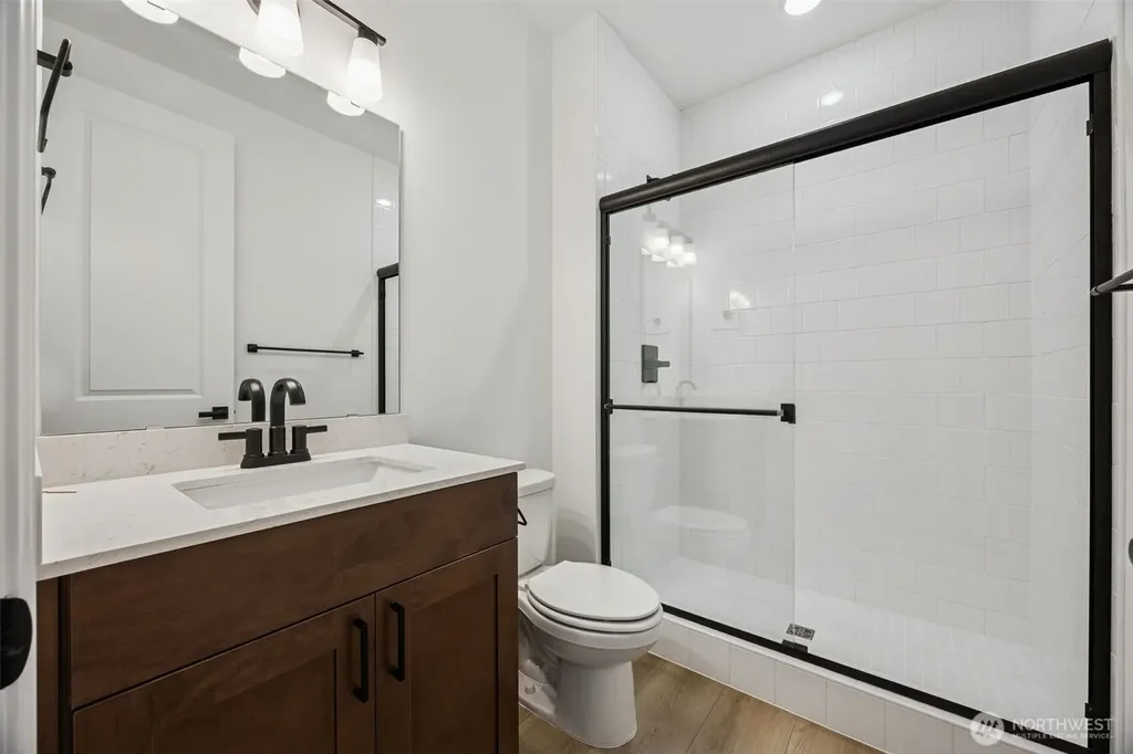 2207 Oak Court Milton WA 98354