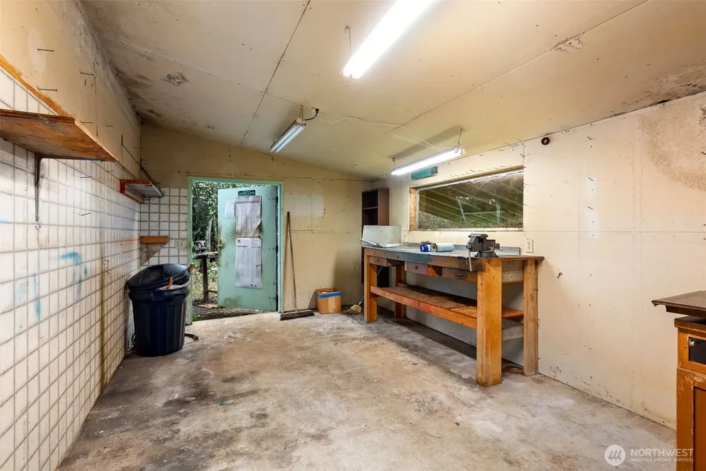 6091 NE Twin Spits Road Hansville WA 98340