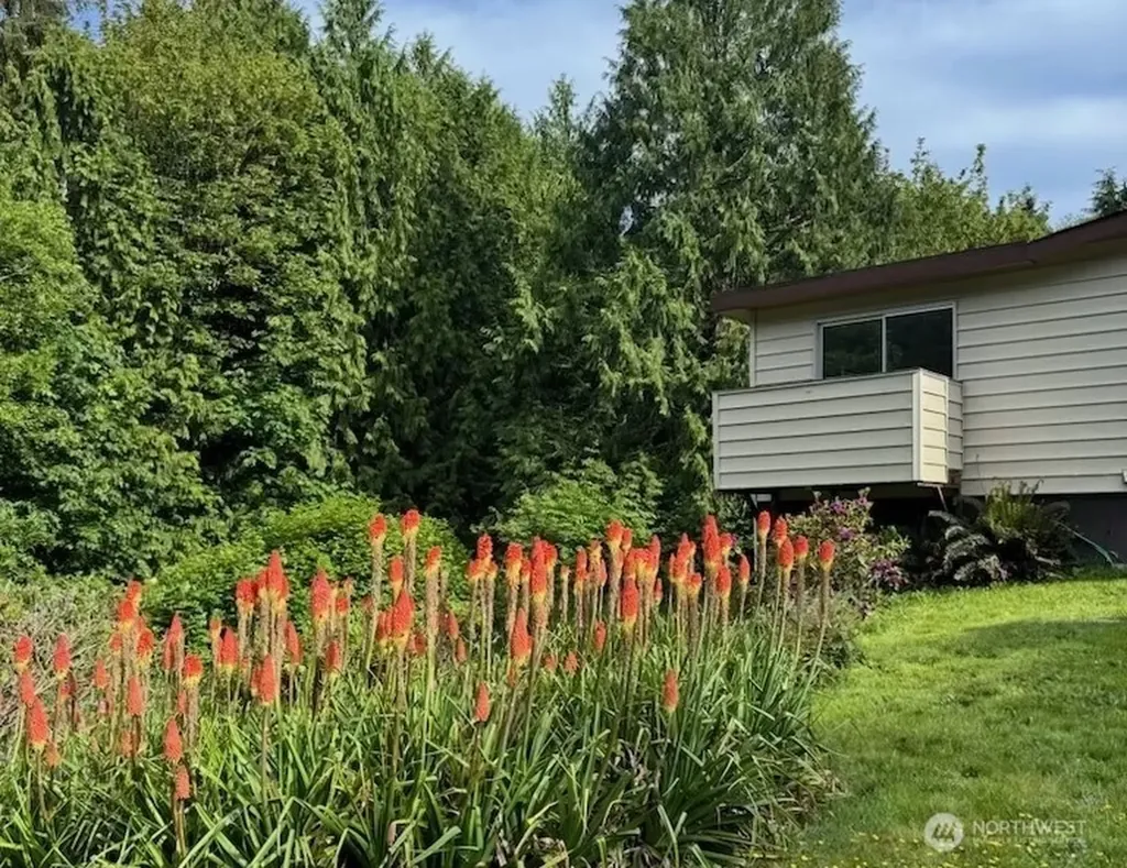 6091 NE Twin Spits Road Hansville WA 98340