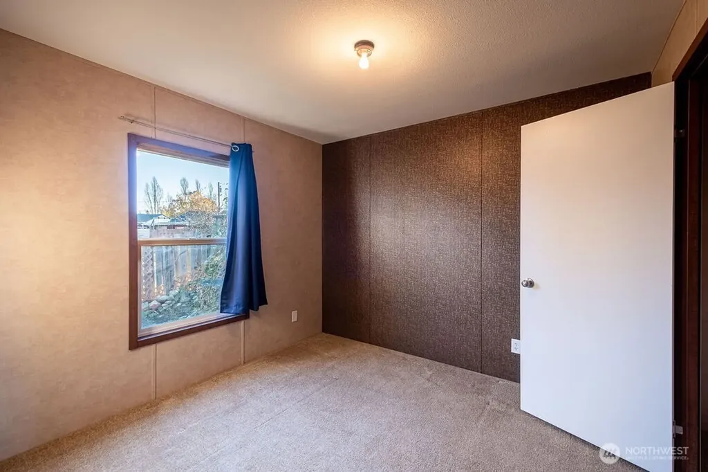 225 NE Ernst Oak Harbor WA 98277