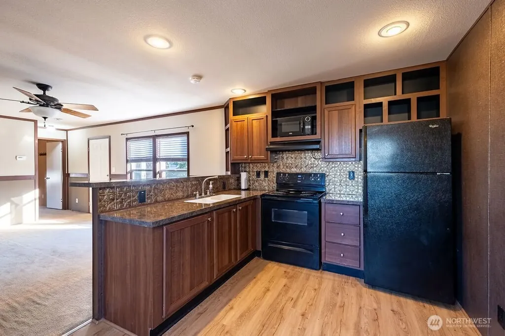 225 NE Ernst Oak Harbor WA 98277