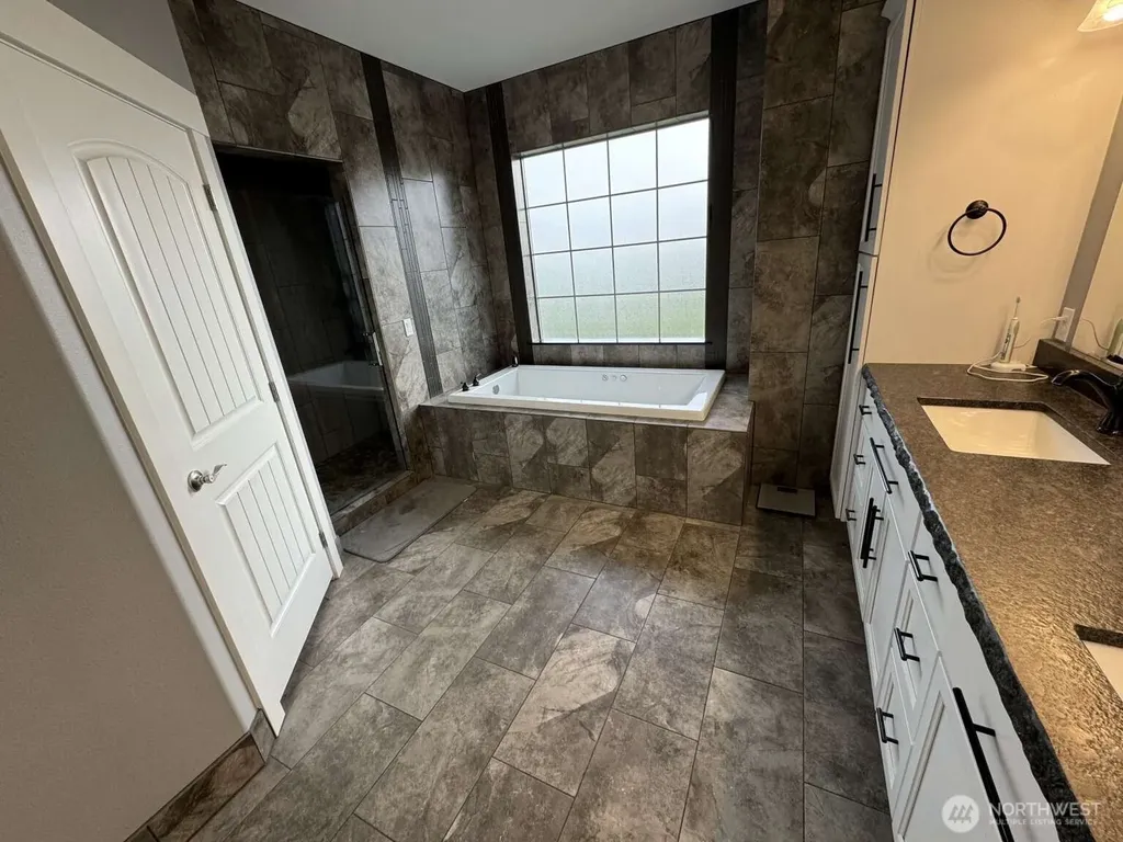 4337 Road 7.4 NE Moses Lake WA 98837