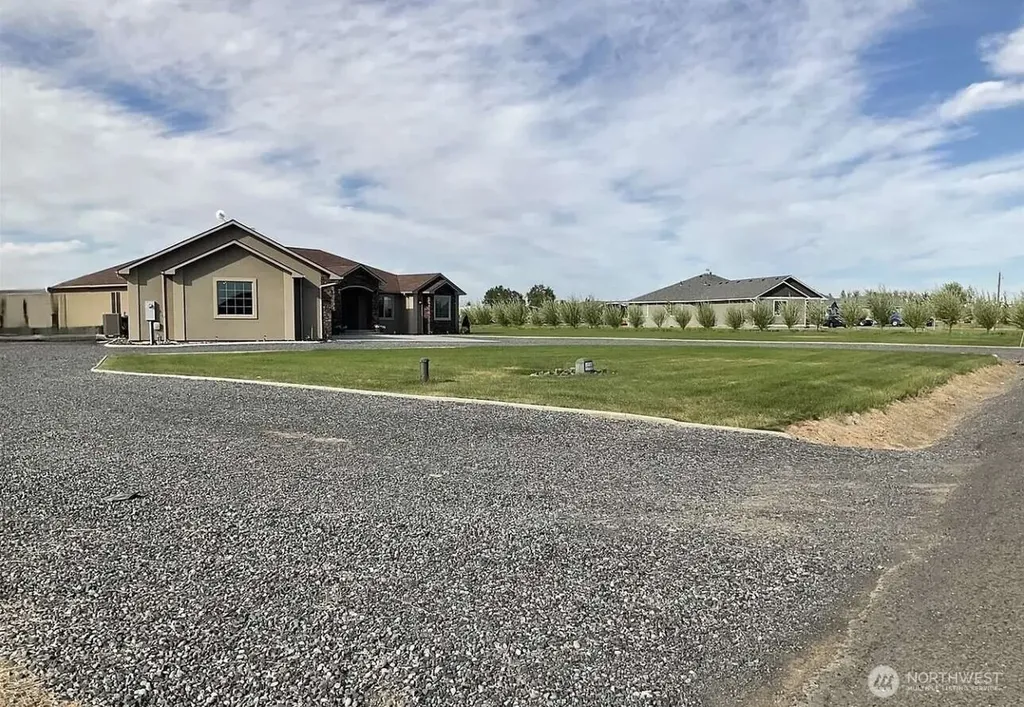 4337 Road 7.4 NE Moses Lake WA 98837