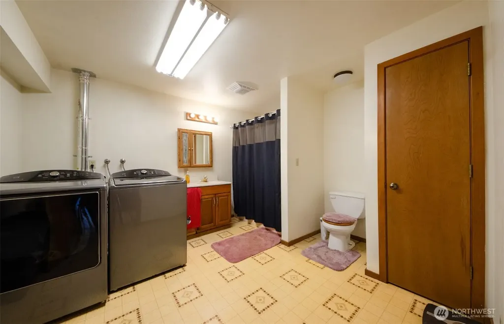 201 Jylha Rochester WA 98579