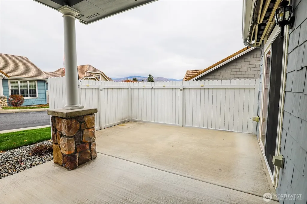 1494 Eastmont Avenue East Wenatchee WA 98802