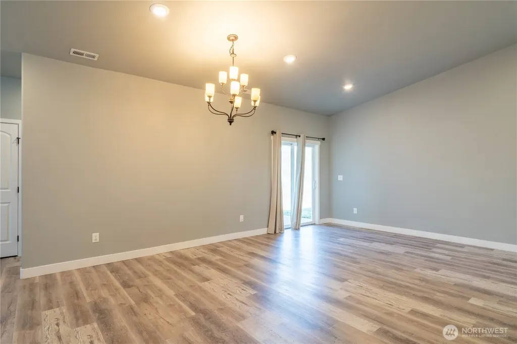 352 E Davis Street Connell WA 99326