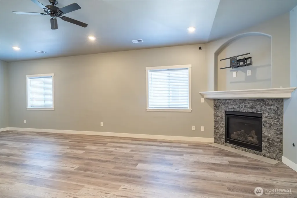 352 E Davis Street Connell WA 99326