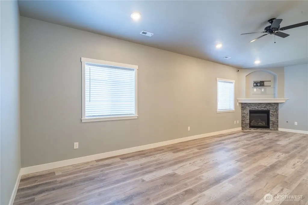 352 E Davis Street Connell WA 99326