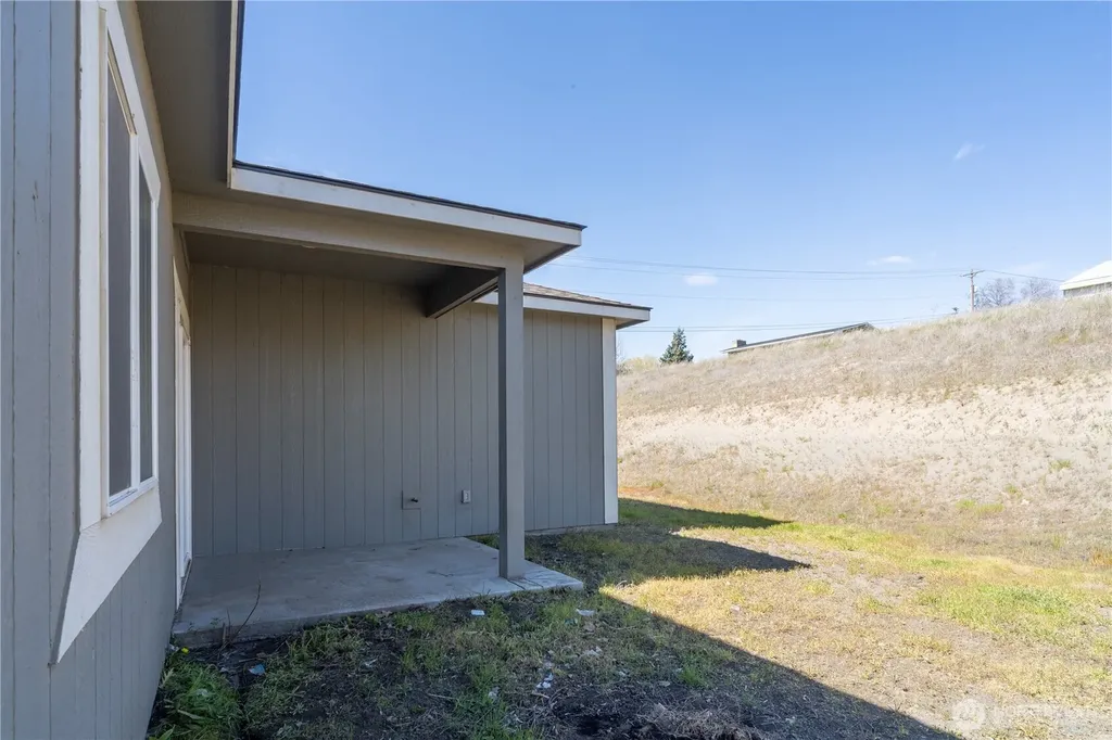 352 E Davis Street Connell WA 99326