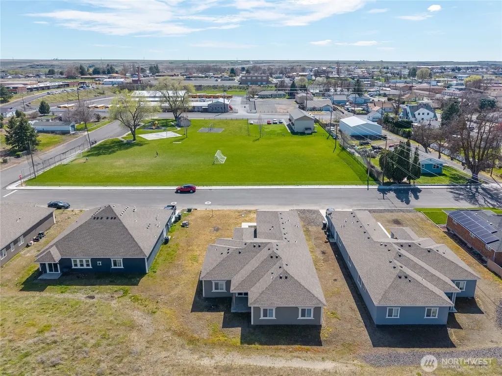 352 E Davis Street Connell WA 99326