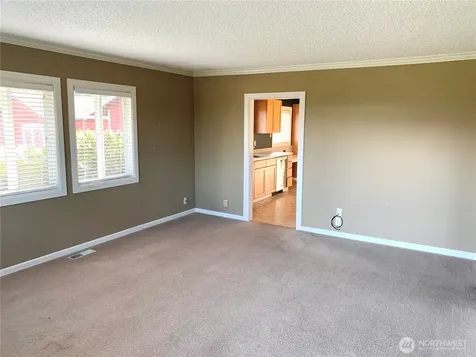 1020 S Fruitland Puyallup WA 98371
