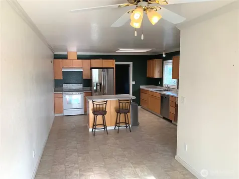 1020 S Fruitland Puyallup WA 98371