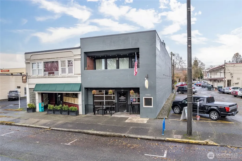 1335 14th Avenue Longview WA 98632