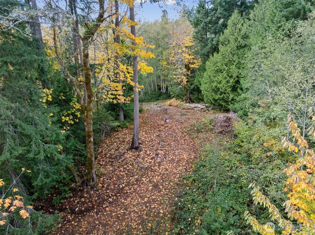 5787 E Collins Road Port Orchard WA 98366