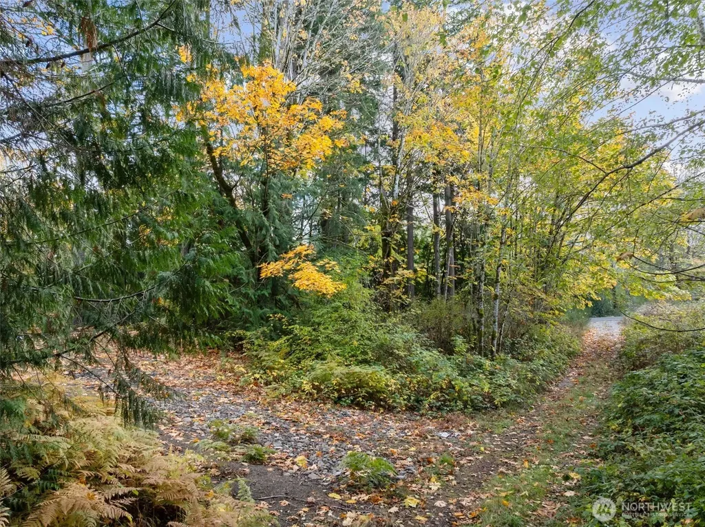 5787 E Collins Road Port Orchard WA 98366