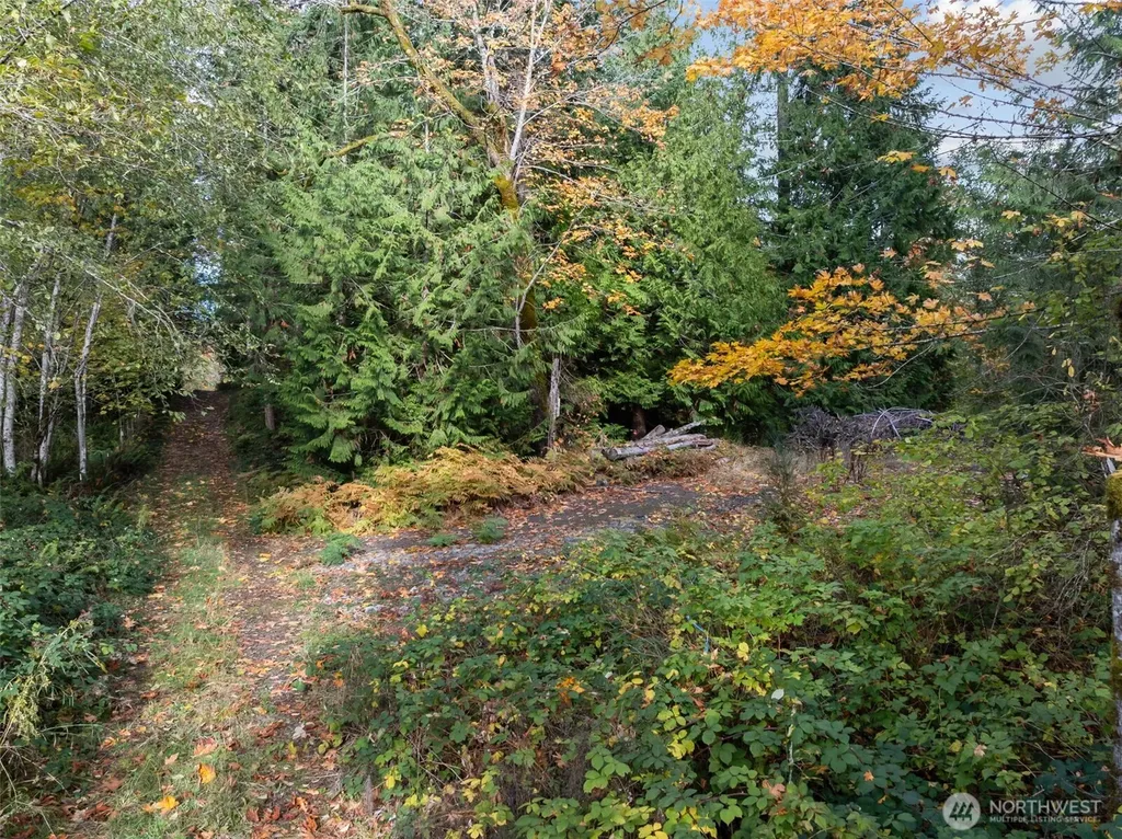 5787 E Collins Road Port Orchard WA 98366