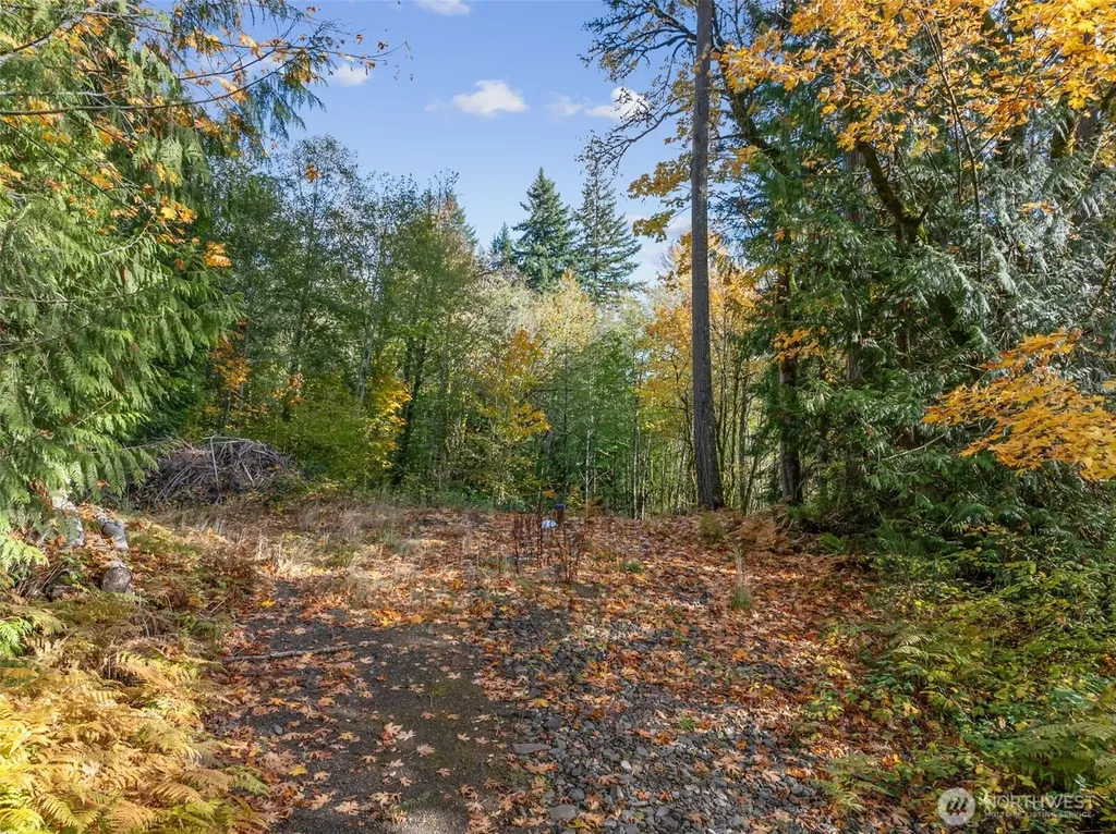 5787 E Collins Road Port Orchard WA 98366