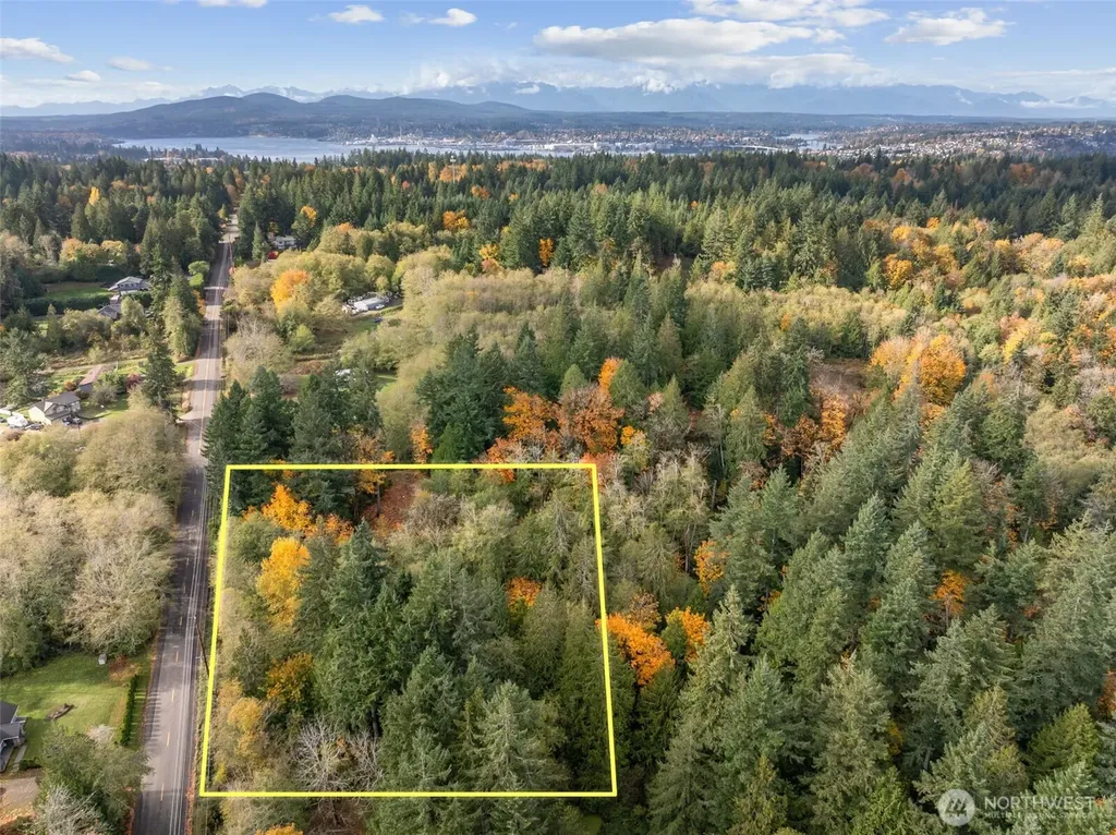 5787 E Collins Road Port Orchard WA 98366