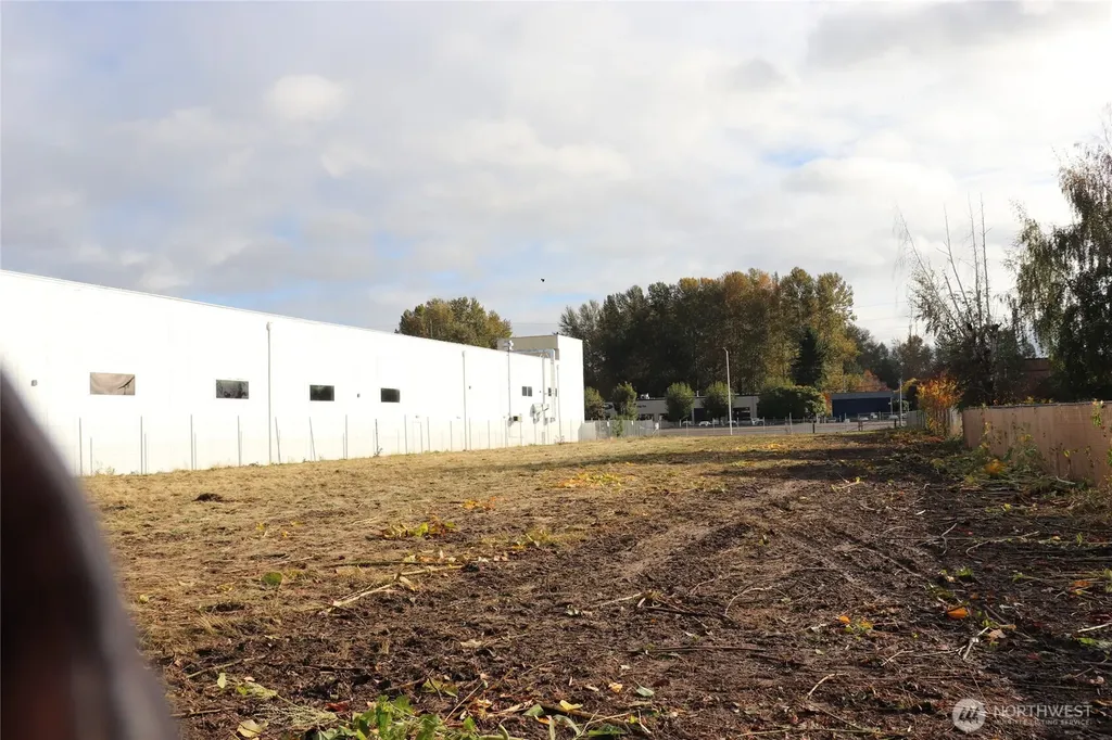 23809 West Valley Hwy S Kent WA 98032