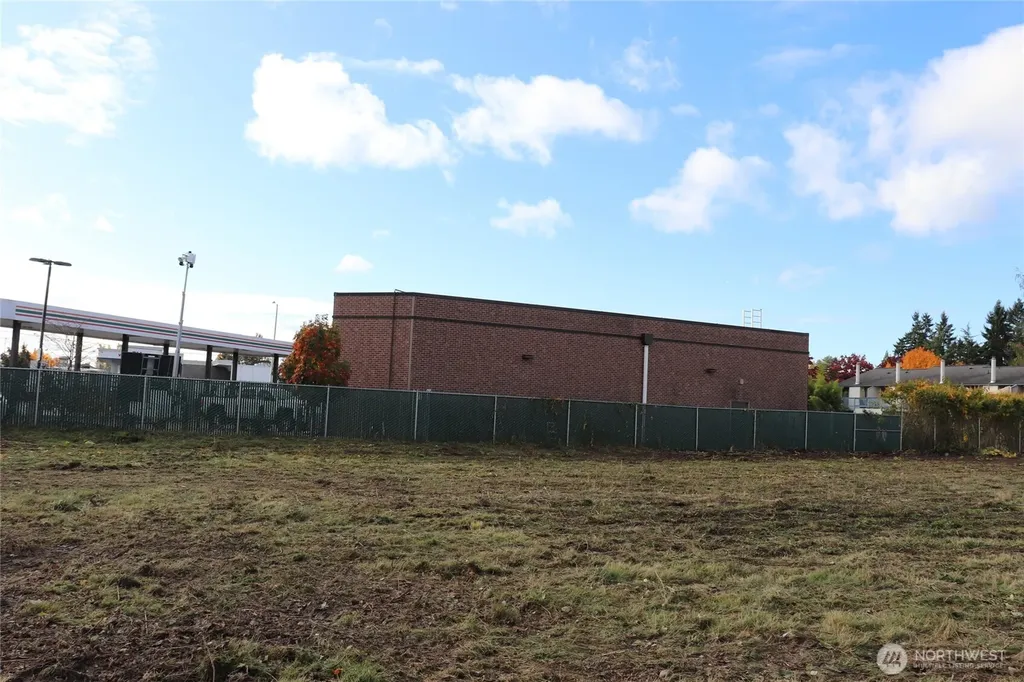 23809 West Valley Hwy S Kent WA 98032