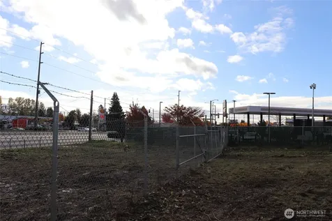 23809 West Valley Hwy S Kent WA 98032