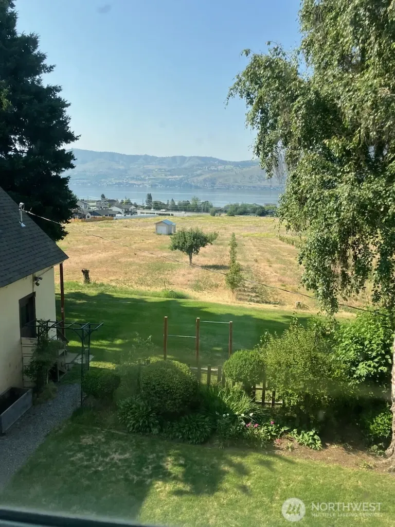 1555 Swartout Road Manson WA 98831