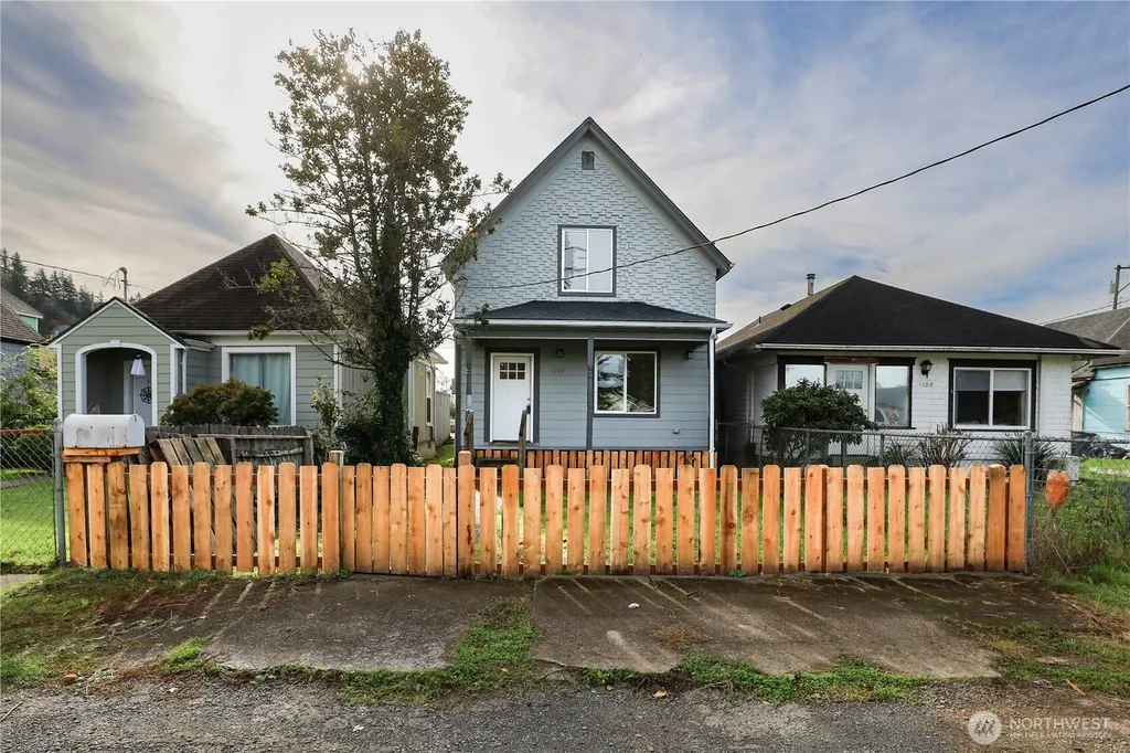 1114 Wheeler Avenue Hoquiam WA 98550