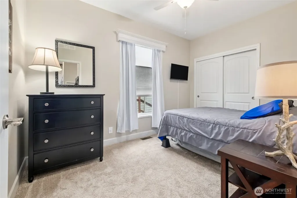 806 Pine Drive Enumclaw WA 98022