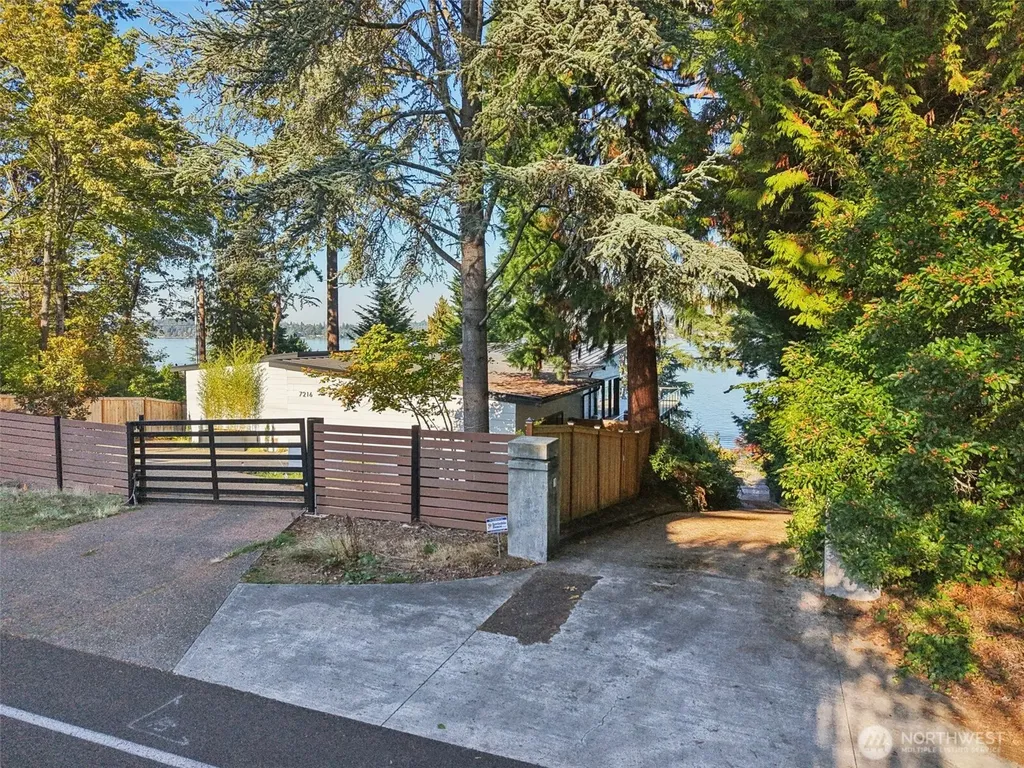 7220 N Mercer Way Mercer Island WA 98040