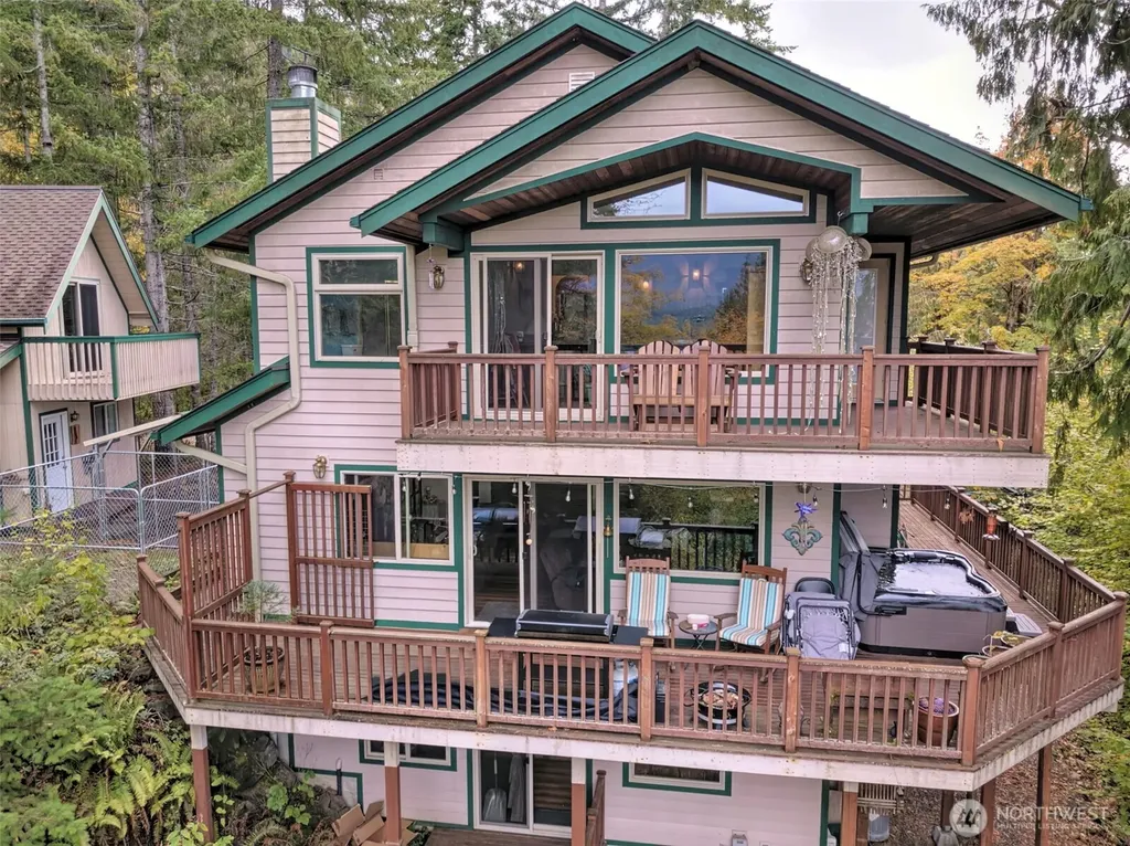 5791 N Lake Cushman Road Hoodsport WA 98548