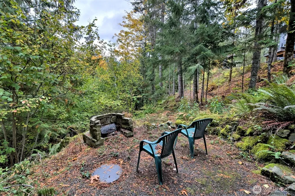 5791 N Lake Cushman Road Hoodsport WA 98548
