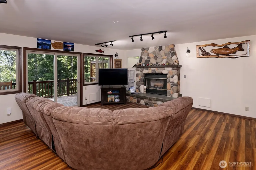 5791 N Lake Cushman Road Hoodsport WA 98548