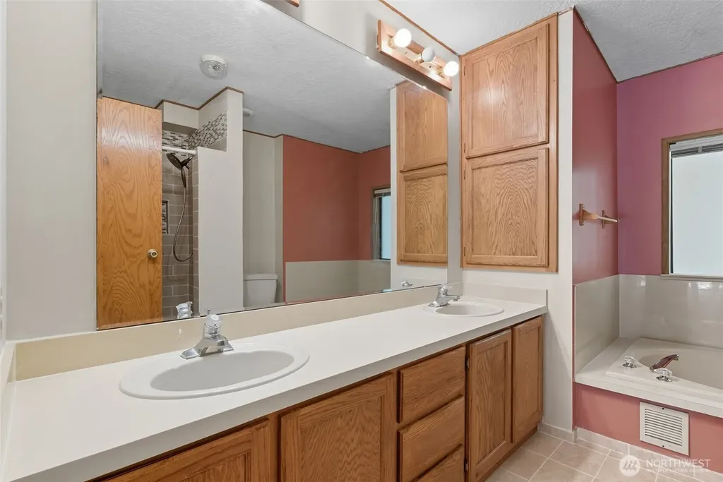 11120 SE 234th Place Kent WA 98031