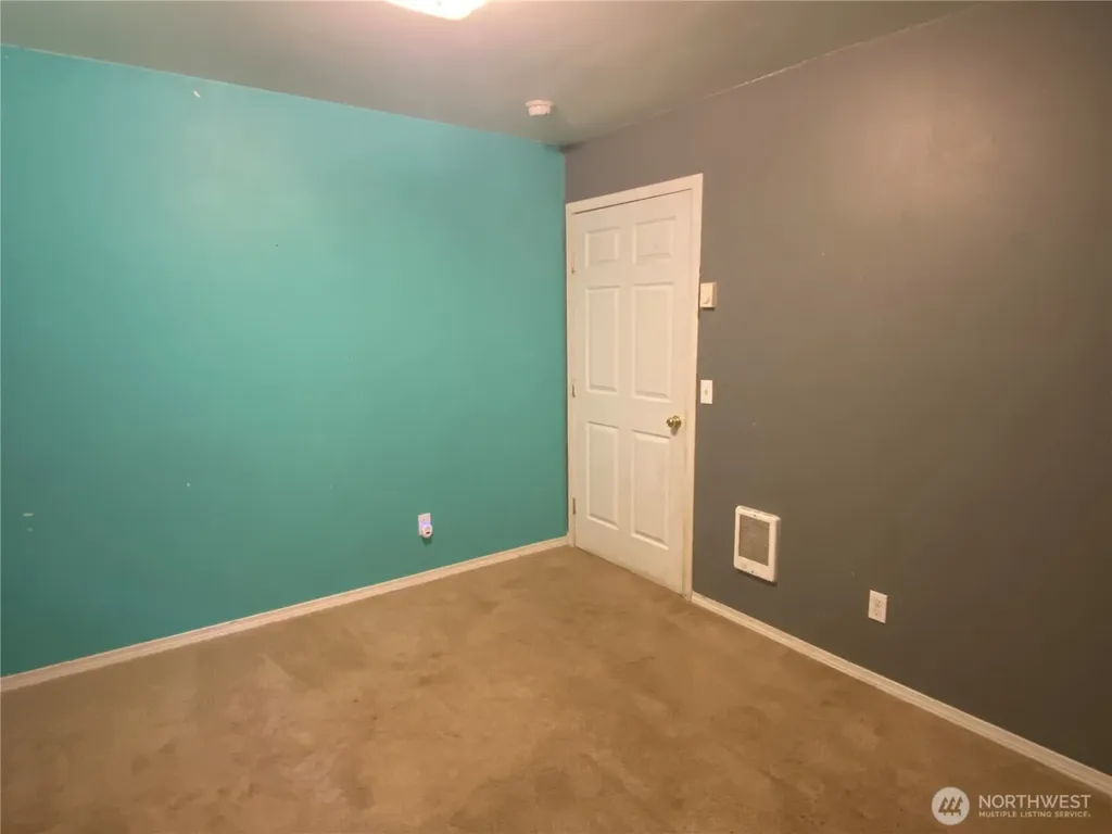 320 C Street South Bend WA 98586
