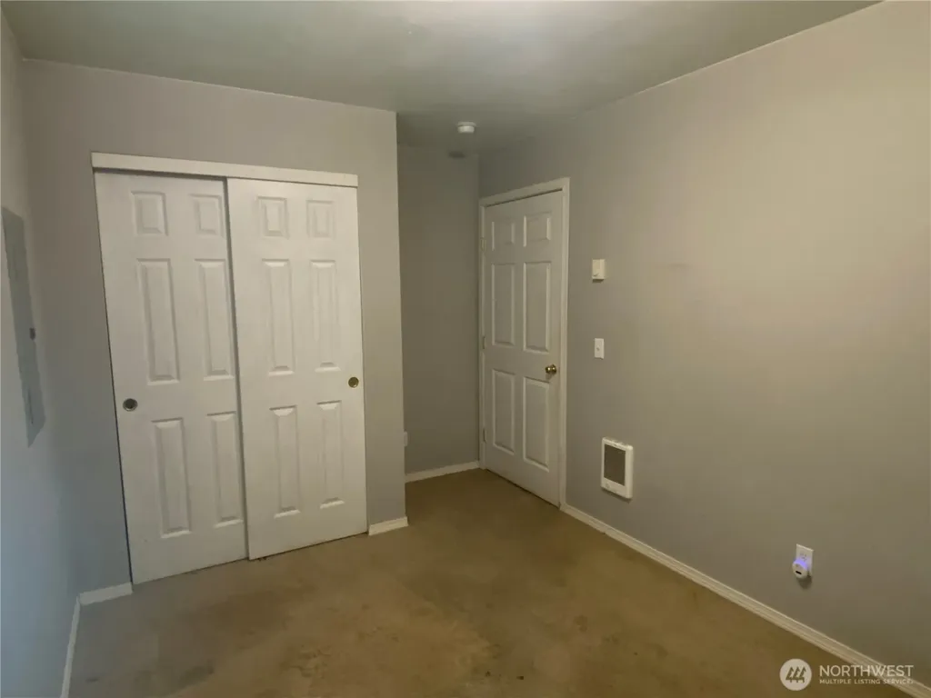 320 C Street South Bend WA 98586