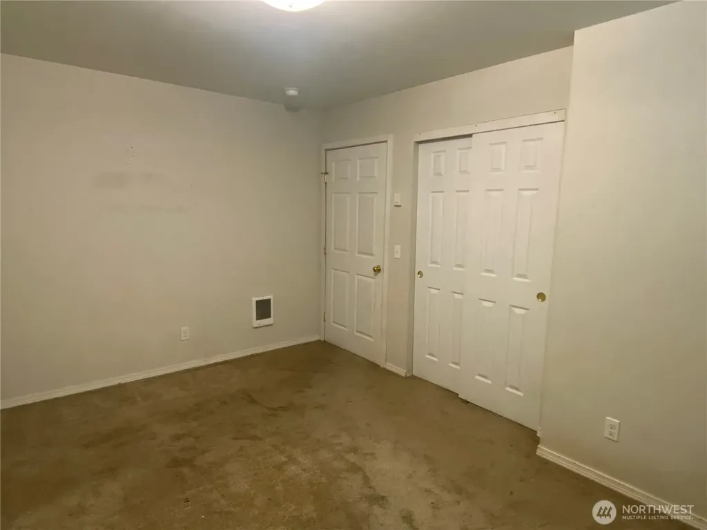 320 C Street South Bend WA 98586