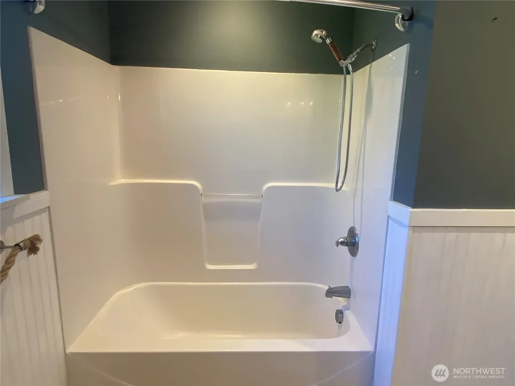 320 C Street South Bend WA 98586