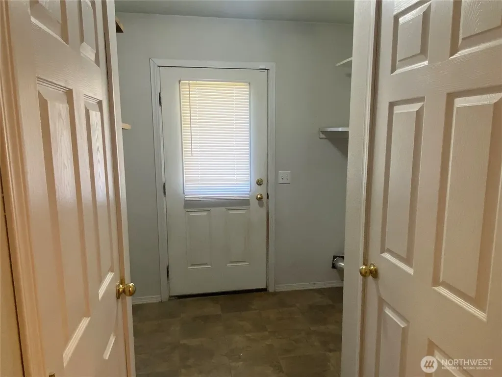 320 C Street South Bend WA 98586