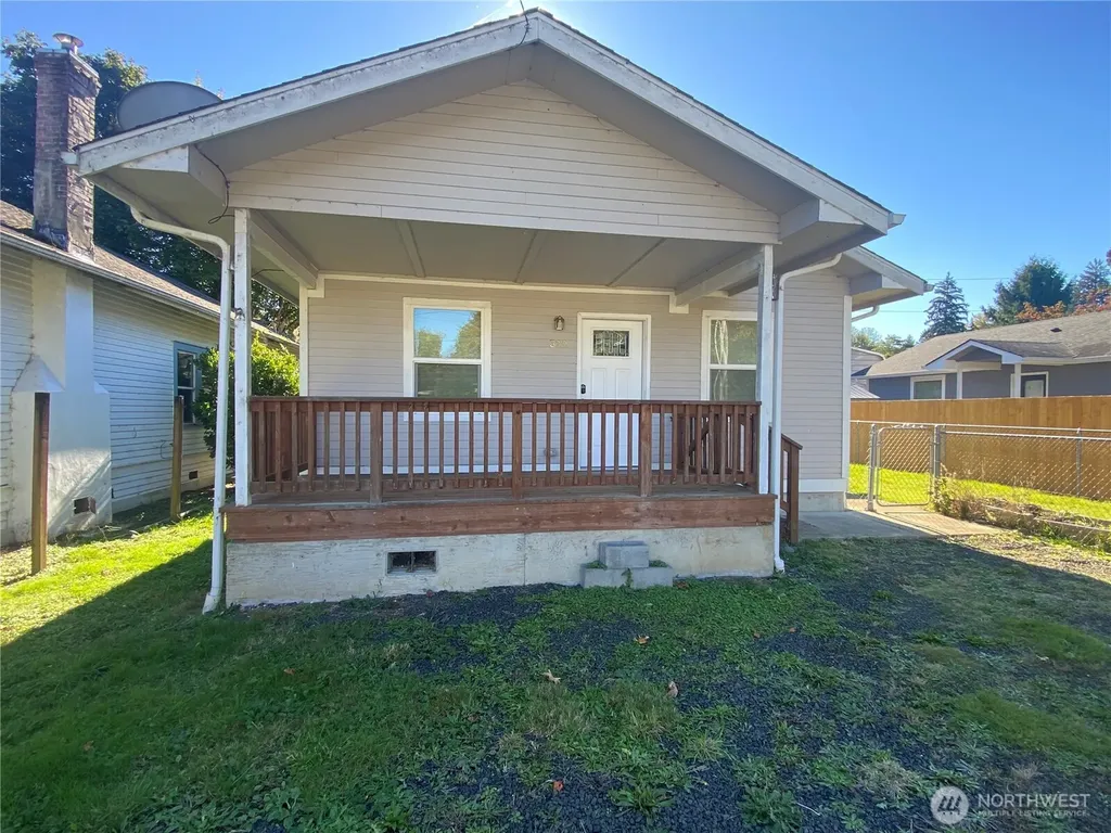 320 C Street South Bend WA 98586