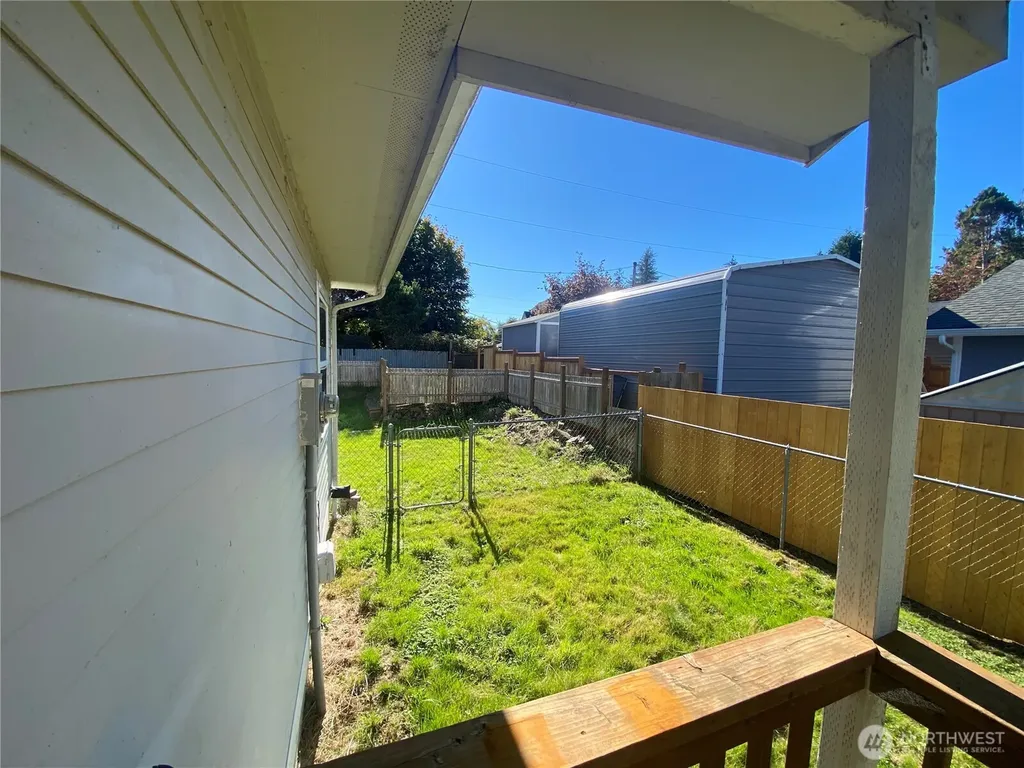 320 C Street South Bend WA 98586